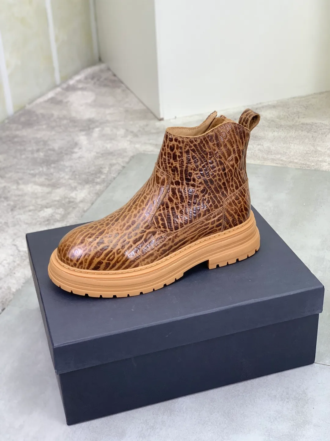 Men's men's shoes 💰P660 New arrival 🆕🆕🆕 IUGGI Men's British retro Martin boots Winter new men's outdoor hiking boots First layer of cowhide on the outside and wool on the inside Comfortable and warm Rubber sole sole Non-slip and firm Trendy and fashionable Casual and versatile Size: 38-44 (45 customized) Color: three colors